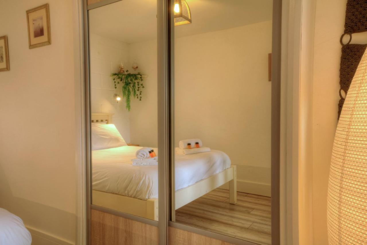 Pass The Keys Shore To Please - Sea Views And Beach Front Modern 1Bed Apt With Sofabed Portsmouth Exteriör bild