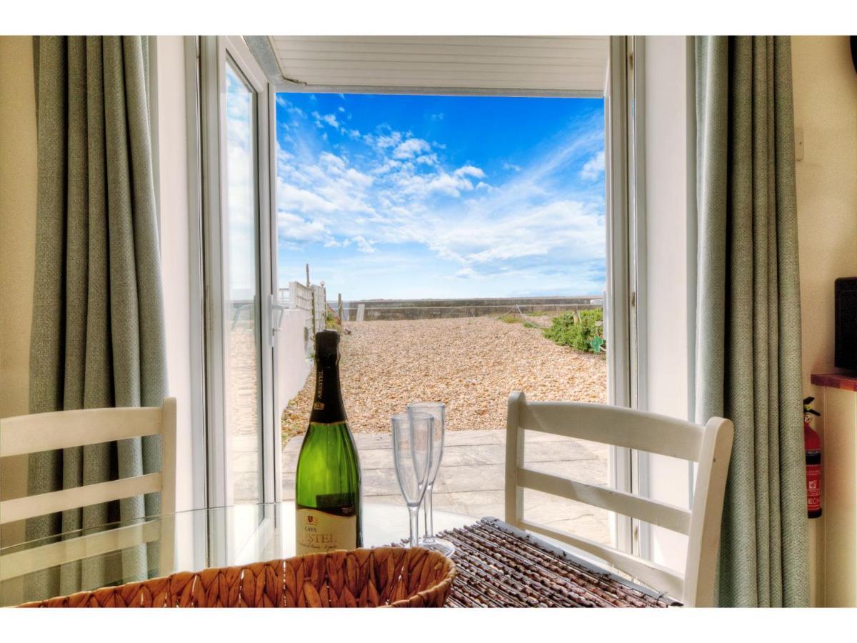 Pass The Keys Shore To Please - Sea Views And Beach Front Modern 1Bed Apt With Sofabed Portsmouth Exteriör bild